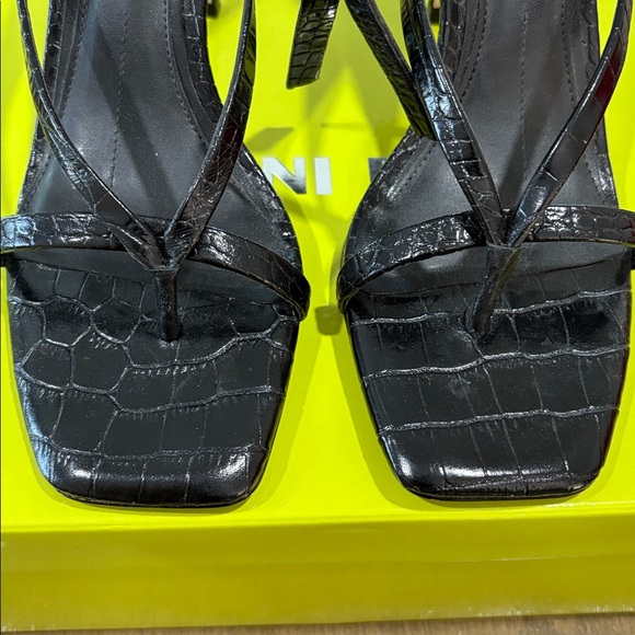 GB Franiquie black leather Heel Sandal - Picture 6 of 6